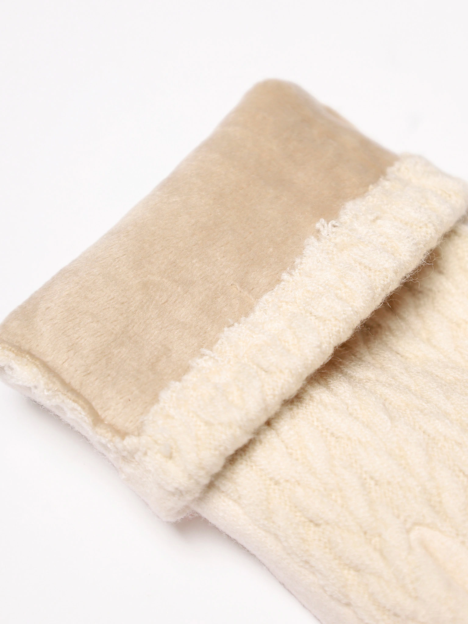 Перчатки трикотажные с декоративной нашивкой в ассортименте